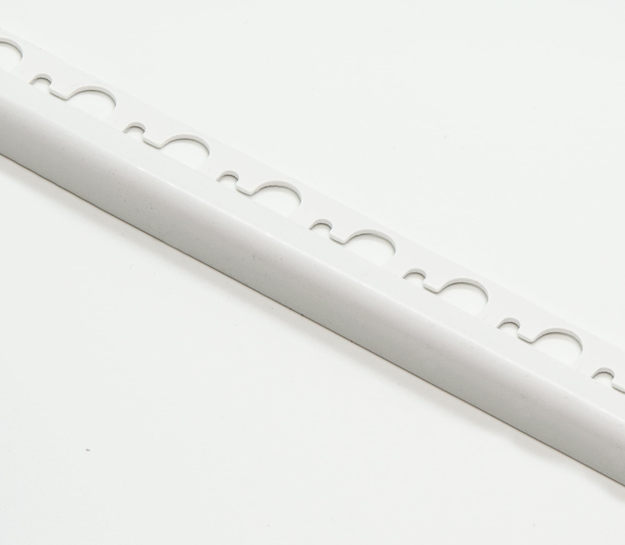 LIST RUND HVIT PVC 10MM 270CM